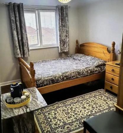 Deluxe Double Bed With Private Mordern Shower & Smart Tv Clydebank Zewnętrze zdjęcie
